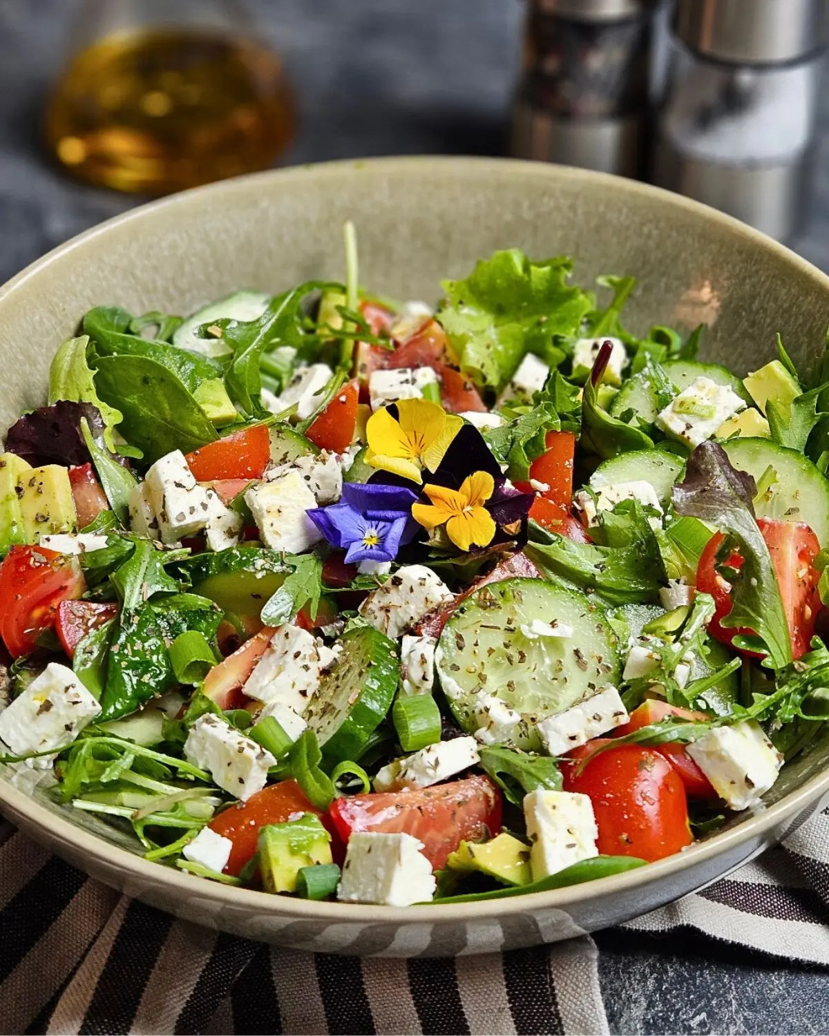 Avocado-Tomatensalat mit Fetakäse - lecker und gesund