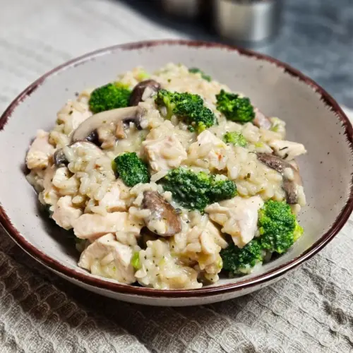 Hähnchen Risotto mit Brokkoli und Champignons