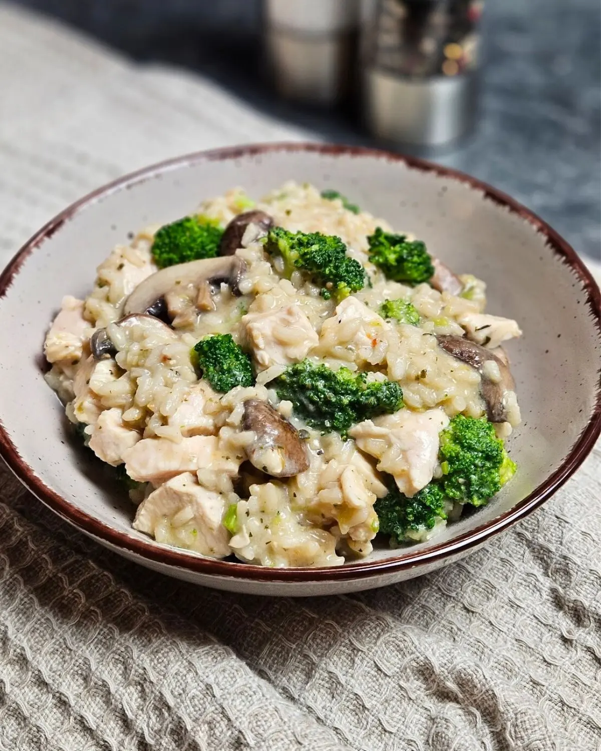 Hähnchen Risotto mit Brokkoli und Champignons