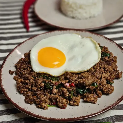 Pad Krapao mit Jasminreis