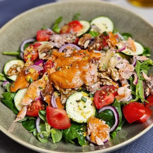 Pulled Salmon Salat mit Walnüssen