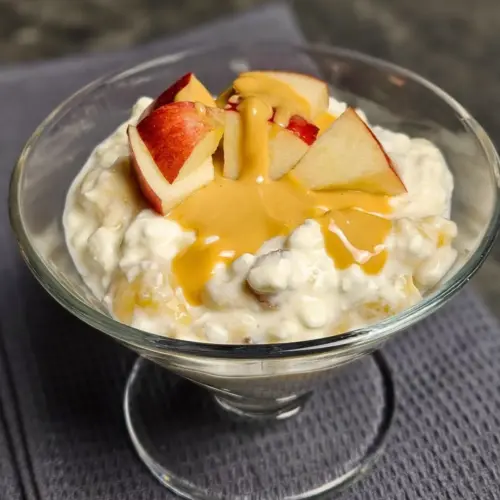 High Protein Erdnuss-Dattel Dessert mit Apfel und Banane