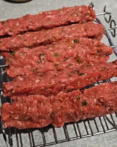 Adana-Kebab-Spieße roh