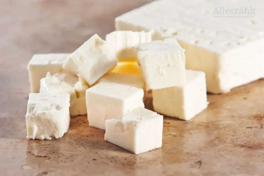 Feta, zum Teil aufgeschnitten