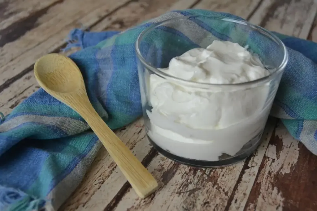 Skyr in einer Glasschale